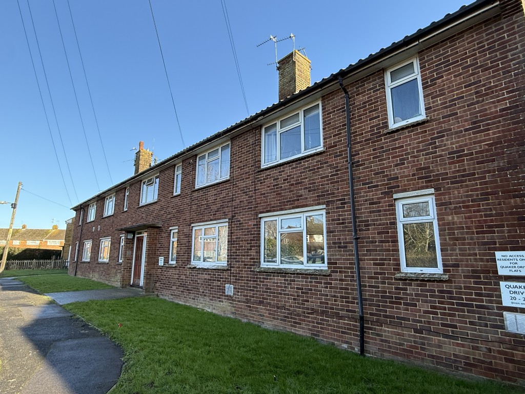 Lot: 122 - GROUND FLOOR FLAT FOR IMPROVEMENT - Front of Block with Flat for Improvement